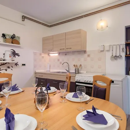 Apartment Oliva With Swimming Pool Porec