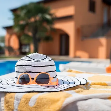 Oliva With Swimming Pool * Пореч