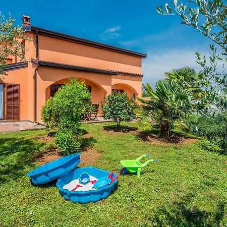 Oliva With Swimming Pool Апартаменты